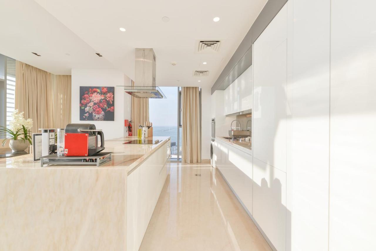 Posh 2 Bedroom Oceanfront Apt In The Heart Of Bluewaters Island Dubaj Kültér fotó