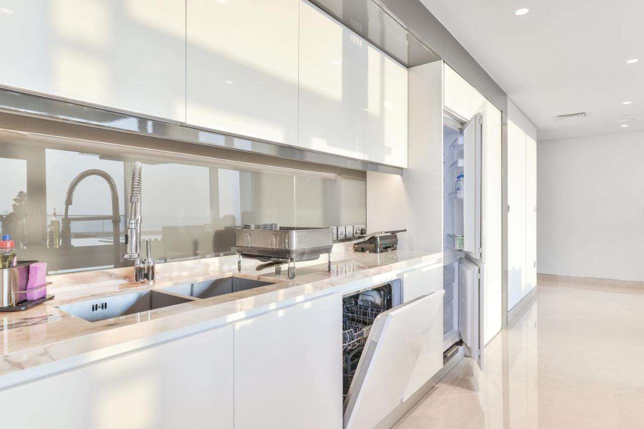 Posh 2 Bedroom Oceanfront Apt In The Heart Of Bluewaters Island Dubaj Kültér fotó