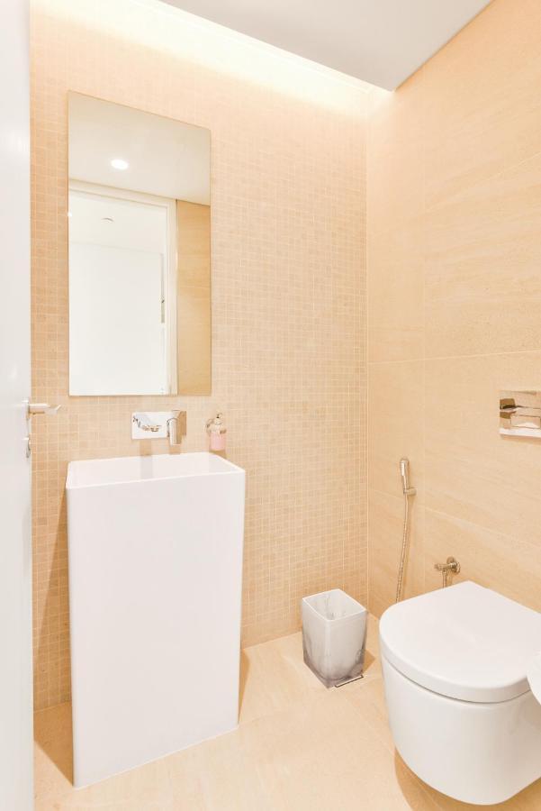 Posh 2 Bedroom Oceanfront Apt In The Heart Of Bluewaters Island Dubaj Kültér fotó