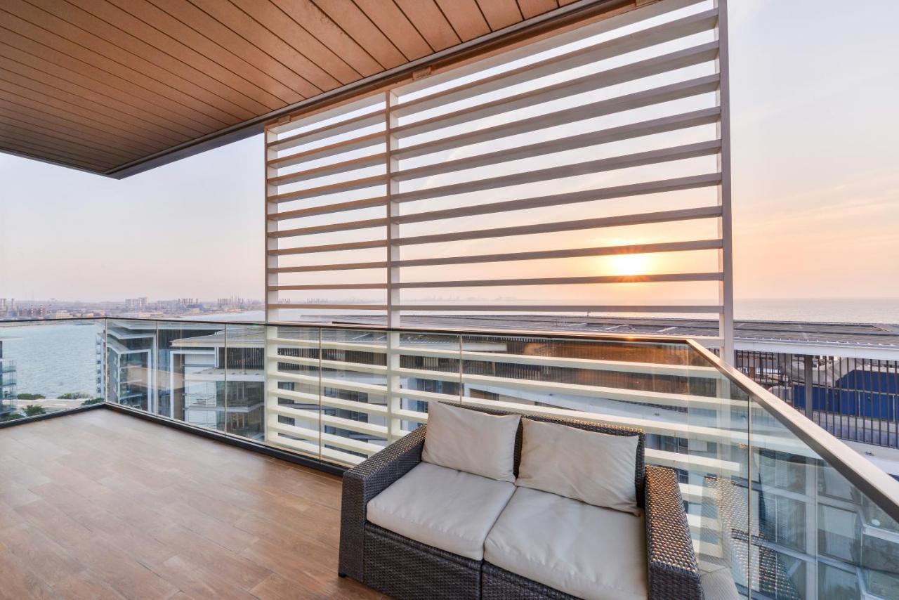 Posh 2 Bedroom Oceanfront Apt In The Heart Of Bluewaters Island Dubaj Kültér fotó