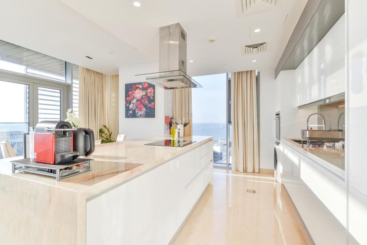 Posh 2 Bedroom Oceanfront Apt In The Heart Of Bluewaters Island Dubaj Kültér fotó
